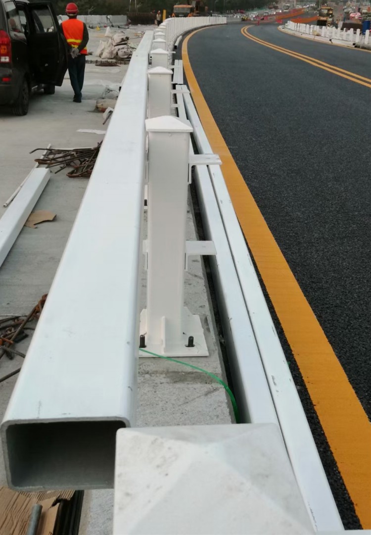 方管防撞钢护栏